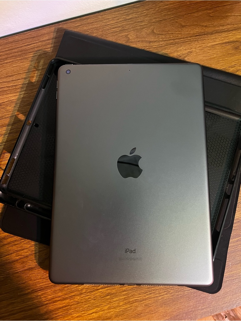 Apple iPad - Space Gray Aluminum Back